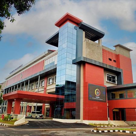 Unp Hotel & Convention Padang  Exterior photo