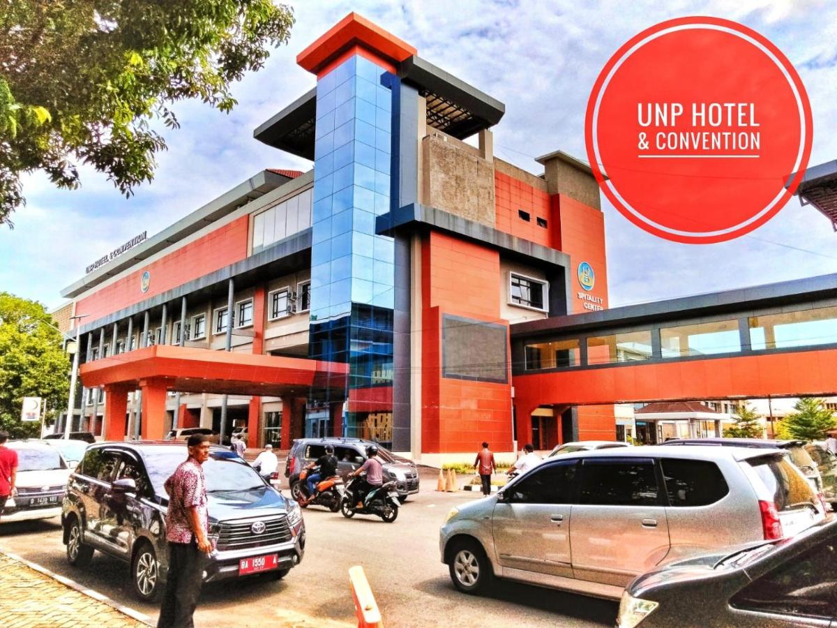 Unp Hotel & Convention Padang  Exterior photo